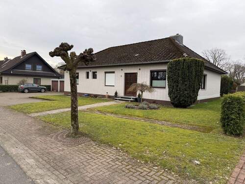 Seitenansicht - 6 Zimmer Mehrfamilienhaus, Wohnhaus in Cadenberge