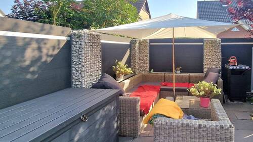 Sitzecke_Garten_mit_Sonnensegel - 