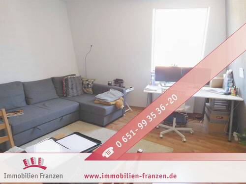 Wohnzimmer - 2 Zimmer Etagenwohnung zum Kaufen in Trier