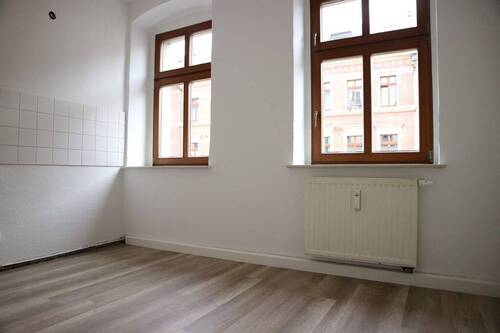 großzügiges Wohnzimmer - 