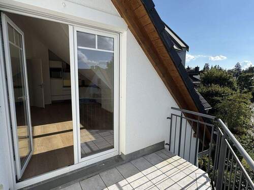 Balkon - Neuwertiges und stilvolles Dachgeschoss Highlight mit Balkon in ruhiger Lage