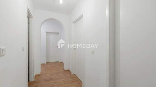 Flur 2 - Kernsanierte, moderne Erdgeschosswohnung mit eigenem Garten und Terrasse