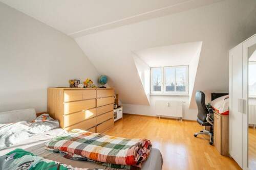 Schlafzimmer - 3 Zimmer Etagenwohnung zum Kaufen in Grasbrunn