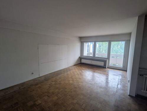 Wohnzimmer - 5 Zimmer Etagenwohnung zum Kaufen in München