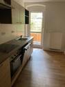 Küche (1) - Charmante Altbauwohnung mit Einbauküche und Balkon - ideal für Singles & Paare.