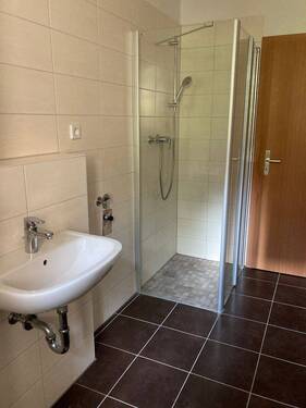 Bad mit Dusche (2) - 