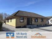 Straßenansicht - Geräumiger Bungalow mit ansprechendem Grundriss