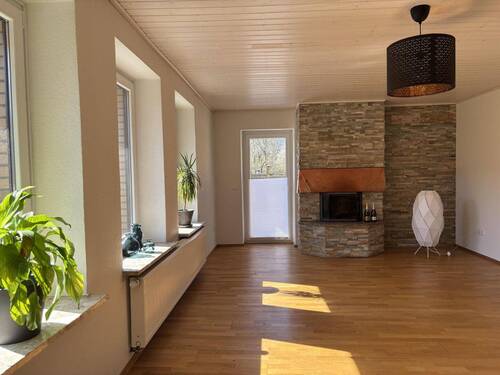 Blick ins Wohnzimmer - 