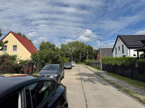 Straße vom Grundstück - 