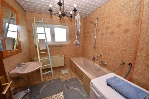 Nebengebäude OG Gepflegtes Tageslichtbad - 