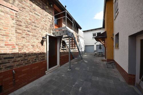 Blick in den Innenhof - Mehrfamilienhaus, Wohnhaus mit 240,00 m² in Schaafheim zum Kaufen