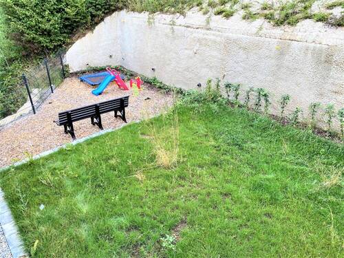 Garten mit Spielplatz - 