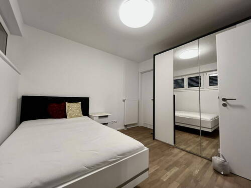 Schlafzimmer mit Schrank - Etagenwohnung mit 56,00 m² in Kaiserslautern zum Kaufen