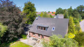 Hausansicht (Drohnenaufnahme) - 8 Zimmer Einfamilienhaus zum Kaufen in Hanstedt