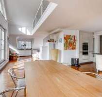 AIGNER - Traumhafte Dachgeschosswohnung mit Galerie und Südbalkon in ruhiger Lage - München Bogenhausen