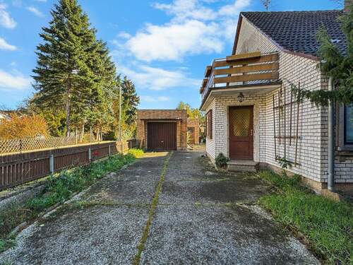 Einfahrt - 5 Zimmer Doppelhaushälfte zum Kaufen in Hannover