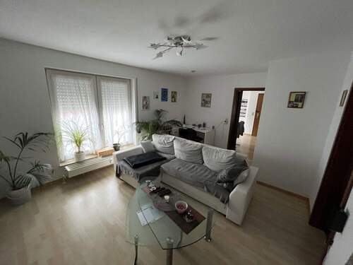Wohnzimer - Etagenwohnung mit 69,50 m&sup2; in Laichingen zum Kaufen