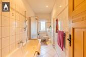 Bad mit Wanne - 