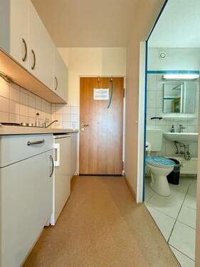 Flur mit Küchenzeile - 