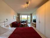 Wohn-, Ess- u. Schlafzimmer - 