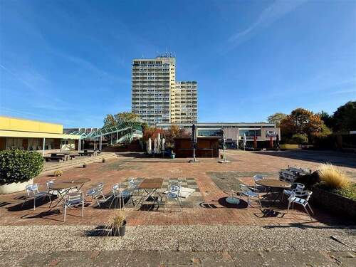 Hausansicht hinten mit Marktplatz - Etagenwohnung mit 29,60 m² in Schönberg (Holstein) zum Kaufen