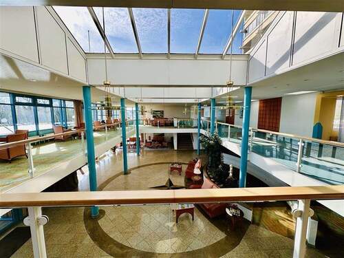 Foyer mit Sitzgelegenheiten - 