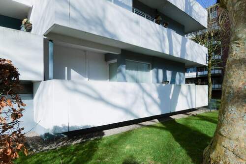 im EG mit sonnigem Balkon - 