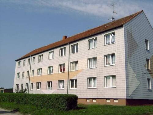 Hausansicht - 3 Zimmer Etagenwohnung zur Miete in Randowtal