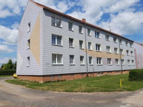 Hausansicht - 3 Zimmer Etagenwohnung in Randowtal