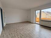 helles Wohnzimmer - 3 Zimmer Etagenwohnung zum Kaufen in Zirndorf