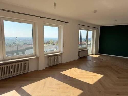 Wohn-, Esszimmer mit Weitblick - 3 Zimmer Etagenwohnung in Neustadt