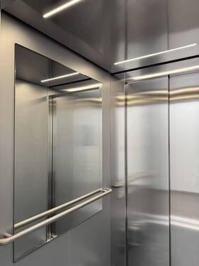 Luxuröser Spiegelaufzug - 