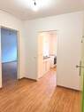 Blick in die Wohnung - 2 Zimmer Etagenwohnung zur Miete in Berlin