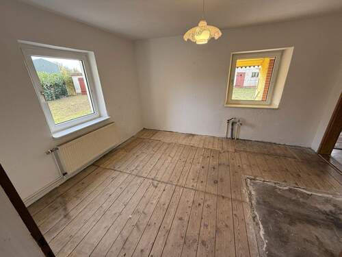 Küche mit Holzboden - 