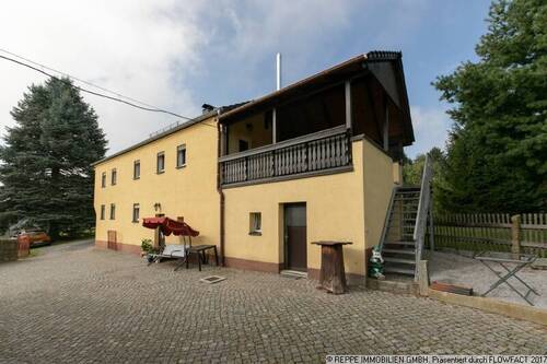 Blick zur Terrasse - 7 Zimmer Mehrfamilienhaus, Wohnhaus zum Kaufen in Elstra