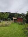 Wiese mit Gartenhaus - 