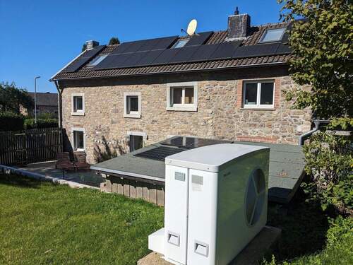 Bild 1 - Modernisiertes Landhaus in Venwegen - Wärmepumpe, PV & 3.200 m² Streuobstwiese am Waldrand