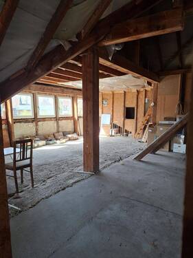 ausbaufähiger Dachboden Gaube - 