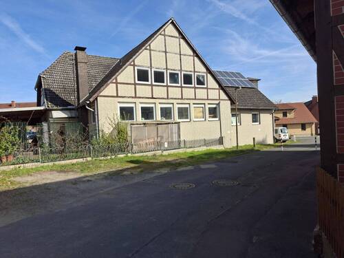 Ansicht hinten - 6 Zimmer Mehrfamilienhaus, Wohnhaus in Wolfsburg