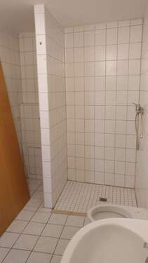 Bad mit Dusche - 
