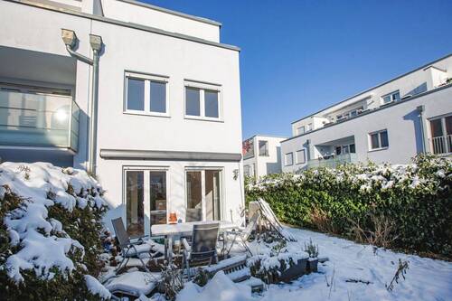 Rückansicht mit Garten - 5 Zimmer Reihenendhaus zum Kaufen in München