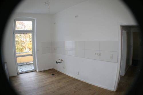 Whg., Küche mit Zugang zum Balkon - 