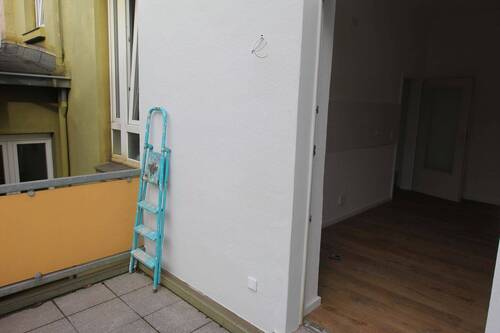 Balkon mit Zug. Ansicht 2 - 