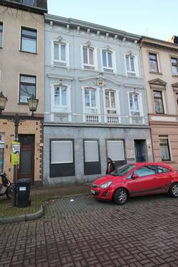 Wohnhaus - DU , Dellpl.25, 2.OG, 85 m², 2 Zi, Flur, Küche, Bad,Balkon,zusätzl.ein App. 1 Zi.,Flur,WC,1 gr.Einbauschrank