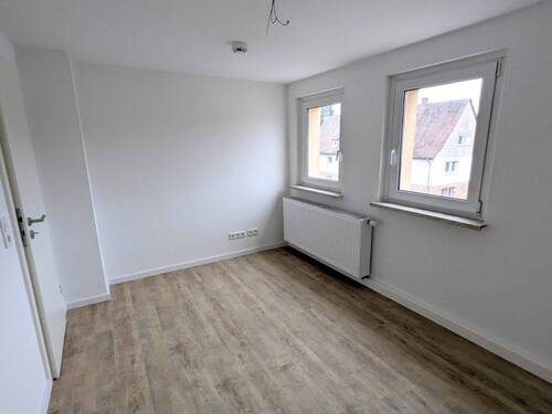 Ansicht II: Wohnzimmer - 1 Zimmer Etagenwohnung zur Miete in Erlenbach am Main