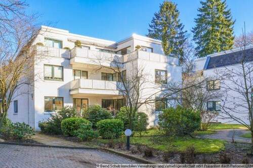 35 Hausansicht mit Balkon - über 190m² Wohn- und Nutzfläche: 5 Zimmer mit weiteren Räumen im Souterrain