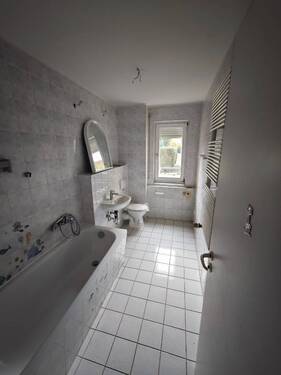 Bad - Etagenwohnung mit 66,70 m&sup2; in Leipzig zur Miete