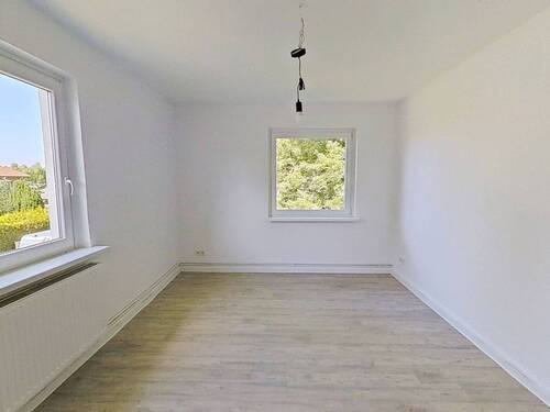 Ansicht I: Wohn- und Esszimmer - Viel Tageslicht und Gemütlichkeit: Helle 3-Zimmer-Wohnung mit Wannenbad