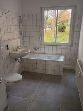 Tageslichtbad mit Wanne - 