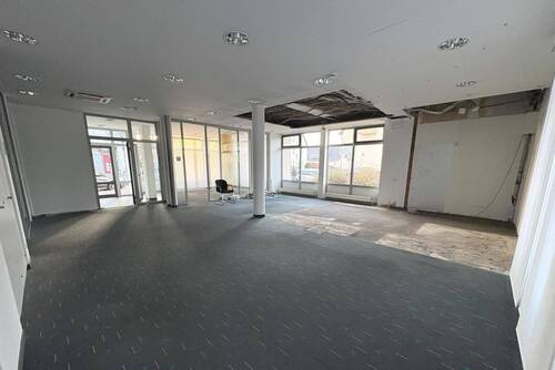 EG Filiale - 4 Zimmer Mehrfamilienhaus, Wohnhaus zum Kaufen in Stuttgart